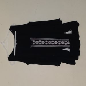 🧡2/$25🧡 Shoulder cutout blouse